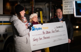 Hydro Ottawa CEO presents a cheque for $25,000 to the Ottawa Food Bank
